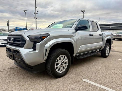 Used 2024 Toyota Tacoma SR image 8