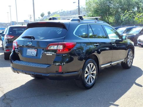 Used 2017 Subaru Outback 2.5i Touring AWD/4WD image 4