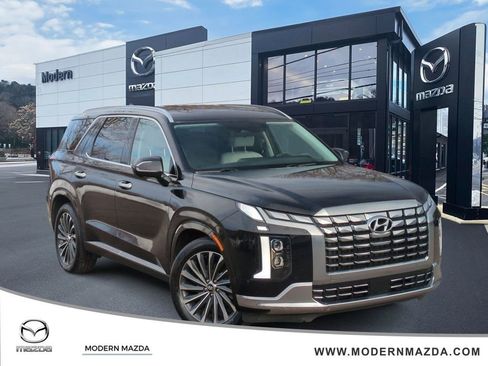 Used 2023 Hyundai Palisade Calligraphy image 1
