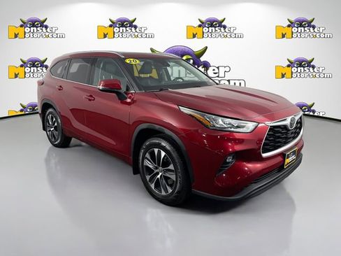 Used 2020 Toyota Highlander XLE AWD/4WD image 3