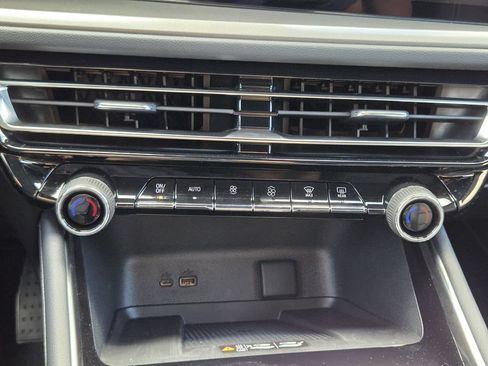 New 2026 Chevrolet Traverse LT w/ Sun and Wheel Package FWD image 20