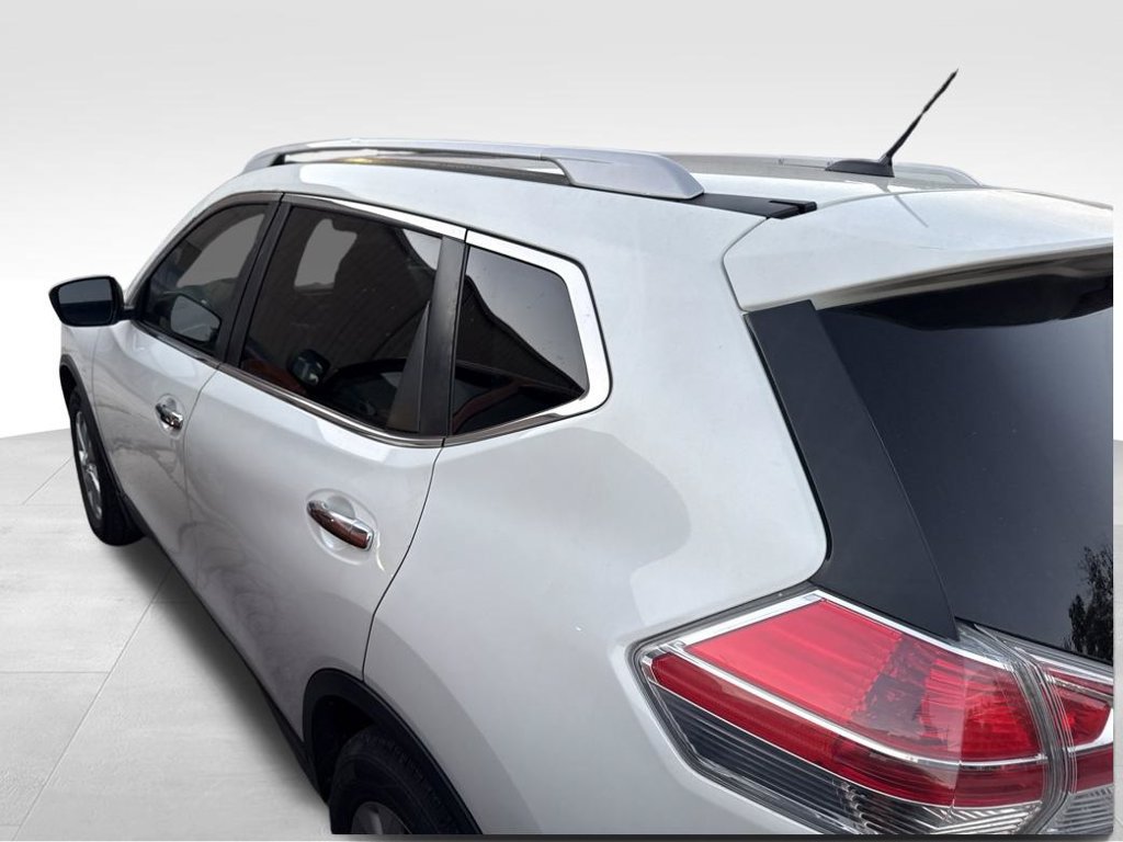 Used 2016 Nissan Rogue SV w/ SV Moonroof Package FWD image 9