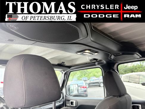 Used 2019 Jeep Wrangler Unlimited Sahara AWD/4WD image 13