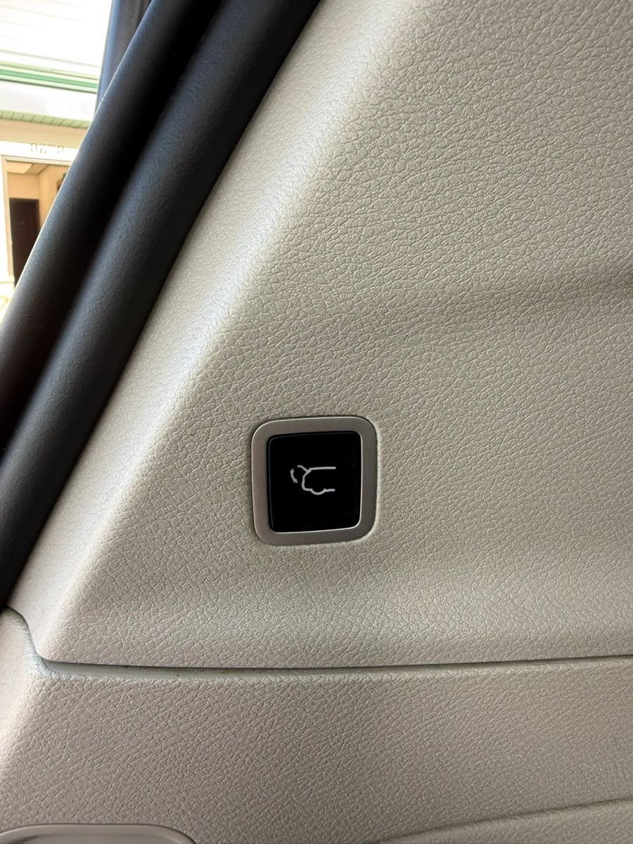 Used 2019 Chrysler Pacifica Touring-L FWD image 19