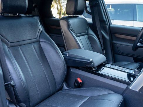 Used 2020 Land Rover Discovery HSE image 44