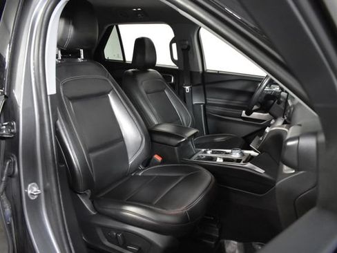 Used 2023 Ford Explorer XLT w/ Equipment Group 202A AWD/4WD image 36