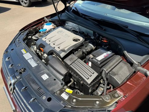 Used 2014 Volkswagen Passat TDI SEL Premium FWD image 9