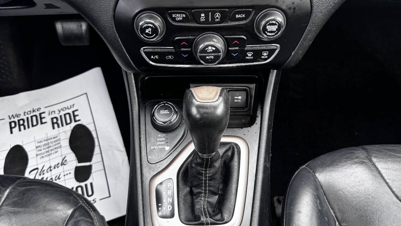 Used 2017 Jeep Cherokee Limited AWD/4WD image 13