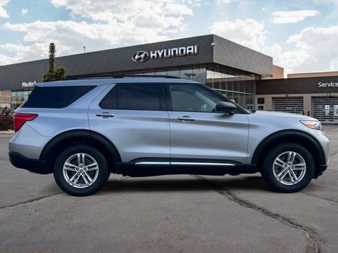 Used 2023 Ford Explorer XLT w/ Equipment Group 202A image 6