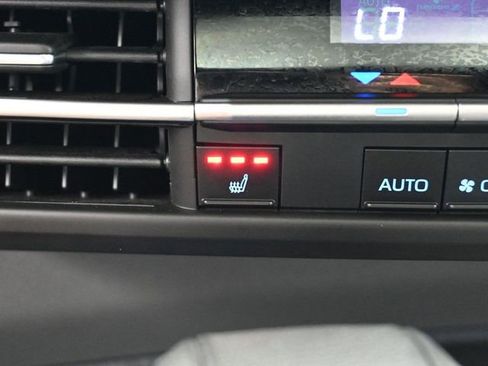 Used 2022 Toyota Sienna XSE image 30