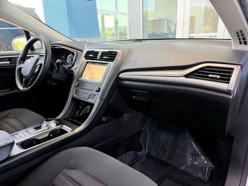 Used 2019 Ford Fusion SE FWD image 20