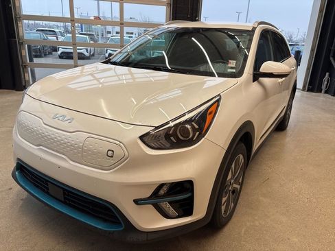 Certified 2022 Kia Niro EX w/ Cold Weather Package image 5