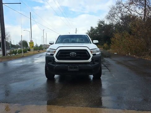 Used 2022 Toyota Tacoma SR image 2