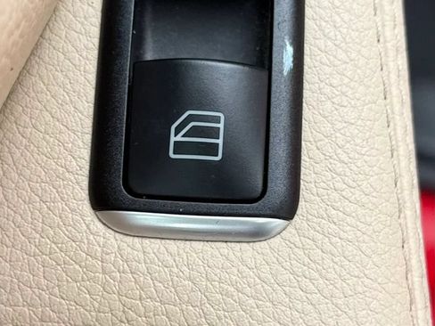 Used 2016 Mercedes-Benz GLA 250 4MATIC image 32