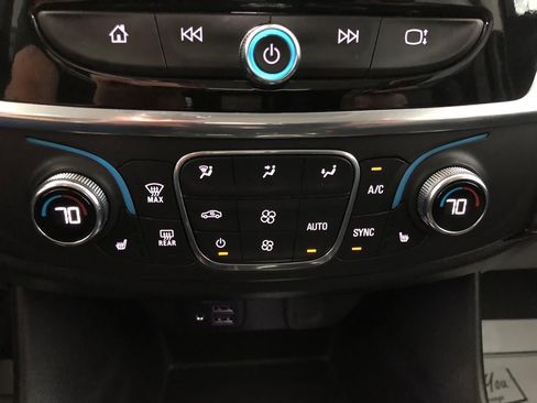 Used 2021 Chevrolet Traverse RS AWD/4WD image 19