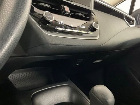 Used 2025 Toyota Corolla LE image 17