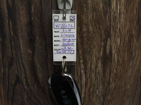 Used 2019 Lincoln Navigator Reserve AWD/4WD image 34