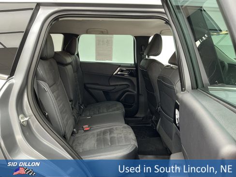 Used 2023 Mitsubishi Outlander SE image 34