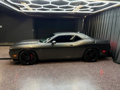 Used 2021 Dodge Challenger SRT Hellcat Redeye RWD image 3