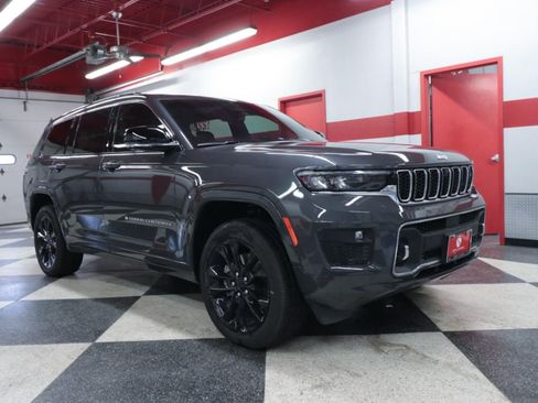 Used 2024 Jeep Grand Cherokee L Overland w/ Advanced Protech Group III AWD/4WD image 2