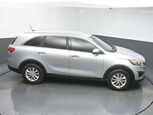 Used 2016 Kia Sorento LX image 48