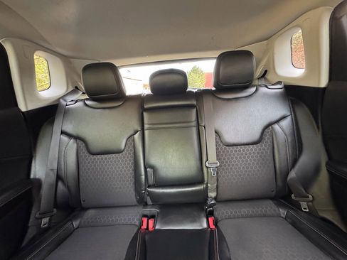 Used 2018 Jeep Compass Latitude w/ Popular Equipment Group image 13