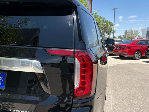 Used 2023 GMC Yukon Denali w/ Advanced Technology Package AWD/4WD image 9