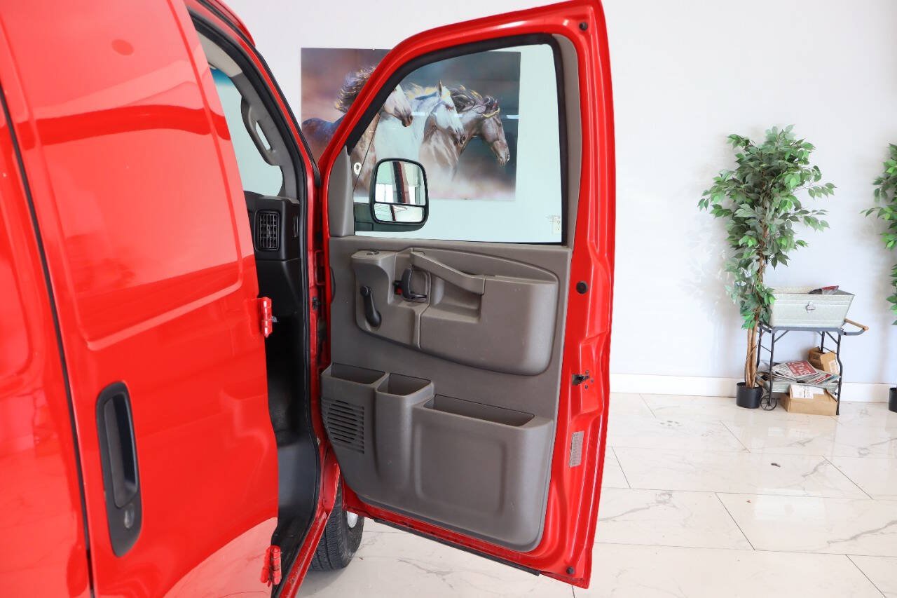 Used 2017 GMC Savana 3500 RWD image 15