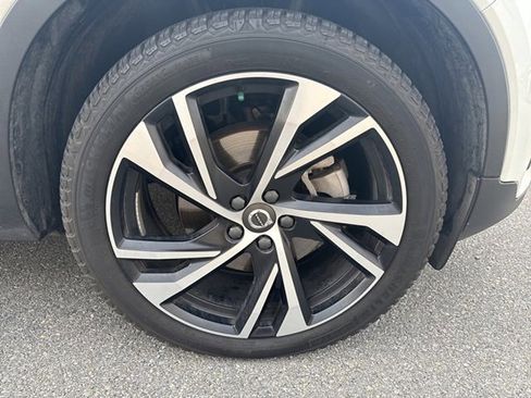 Used 2020 Volvo XC40 T5 R-Design image 17