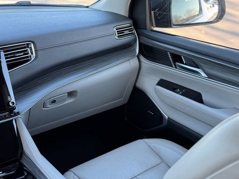 Used 2024 Jeep Wagoneer L Series II w/ Flexible Seating Group image 14