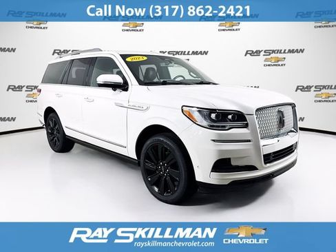 Used 2023 Lincoln Navigator Reserve AWD/4WD image 1