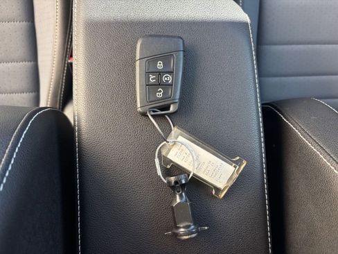 Used 2025 Volkswagen Jetta SE image 22