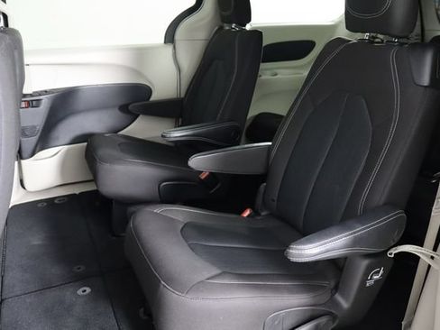 Used 2023 Chrysler Voyager LX FWD image 16