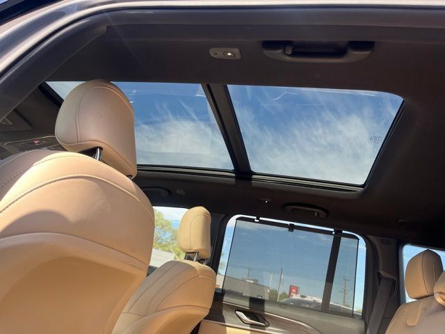 Used 2023 Jeep Grand Cherokee Limited w/ Luxury Tech Group II AWD/4WD image 14