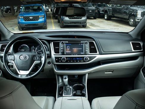 Used 2016 Toyota Highlander XLE image 15