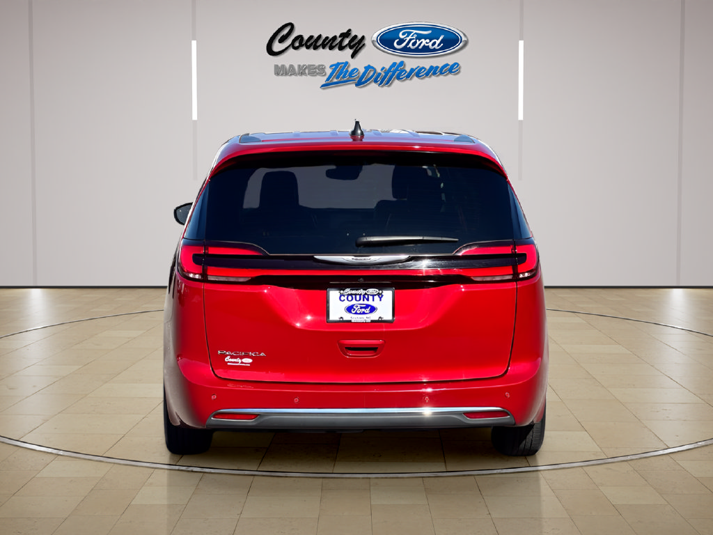 Used 2025 Chrysler Pacifica Select FWD image 4