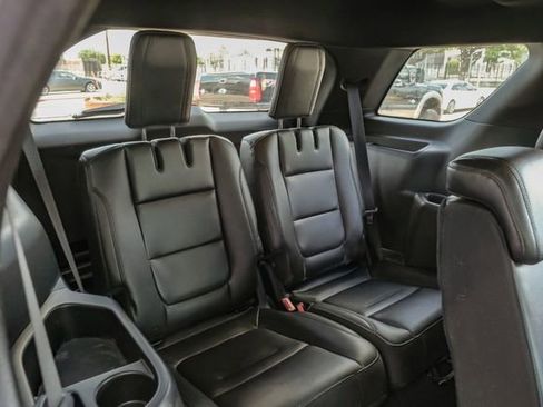 Used 2018 Ford Explorer XLT w/ Equipment Group 202A image 39