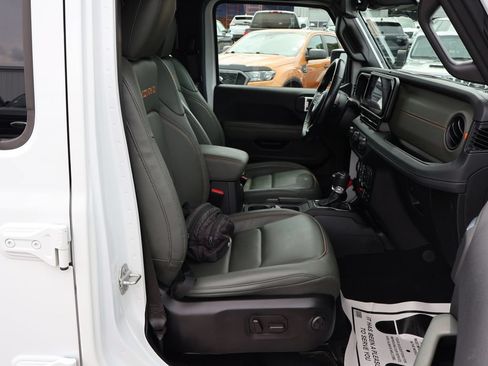 Used 2024 Jeep Gladiator Mojave AWD/4WD image 26