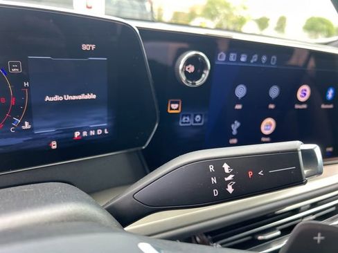 New 2026 Chevrolet Traverse LT w/ Sun and Wheel Package FWD image 27