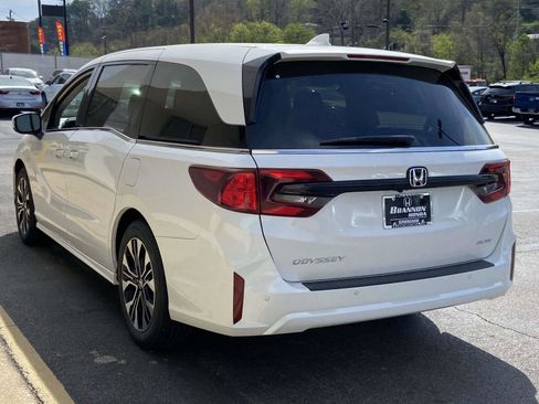 New 2026 Honda Odyssey Elite image 3