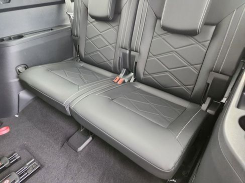 New 2026 Volkswagen Atlas SE image 18