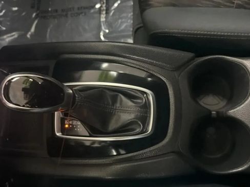 Used 2019 Nissan Rogue SV w/ Premium Package FWD image 13