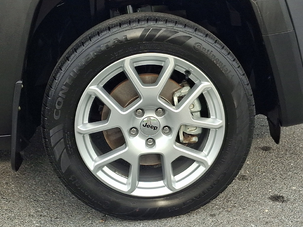 Used 2023 Jeep Renegade Latitude AWD/4WD image 8