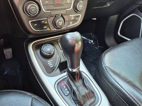 Used 2019 Jeep Compass Latitude w/ Cold Weather Group AWD/4WD image 13