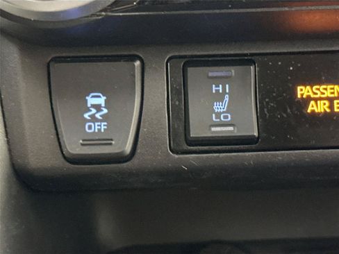 Used 2020 Toyota RAV4 XLE Premium FWD image 7