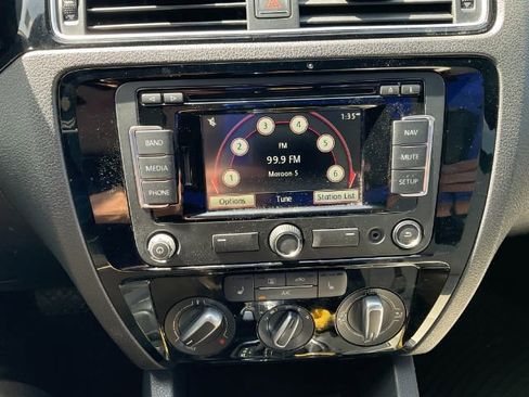 Used 2015 Volkswagen Jetta Sport FWD image 23