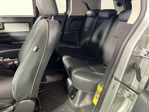 Used 2010 Toyota FJ Cruiser 4WD image 25