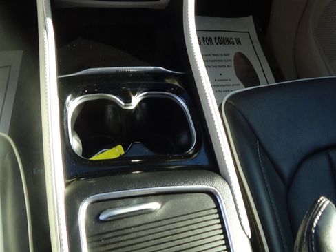 Used 2026 Chrysler Pacifica Limited FWD image 29