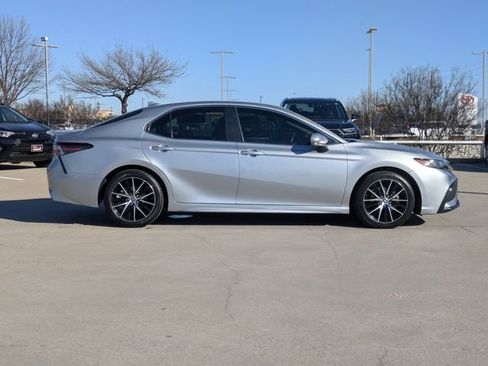 Used 2023 Toyota Camry SE image 6