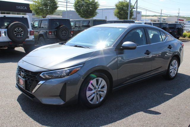 Used 2025 Nissan Sentra S FWD image 2